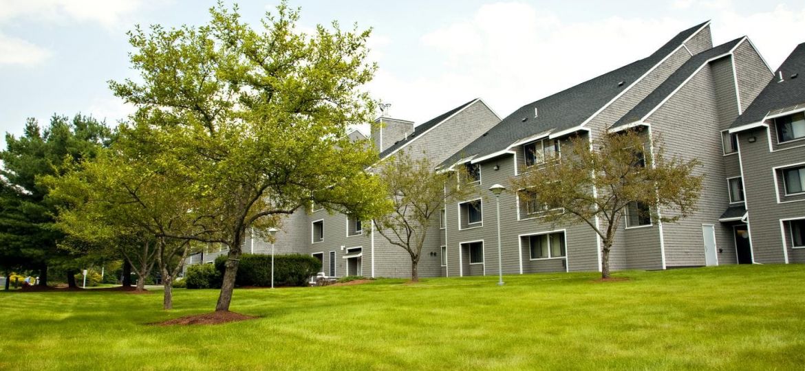outside-simon-fireman-senior-living-randolph-ma