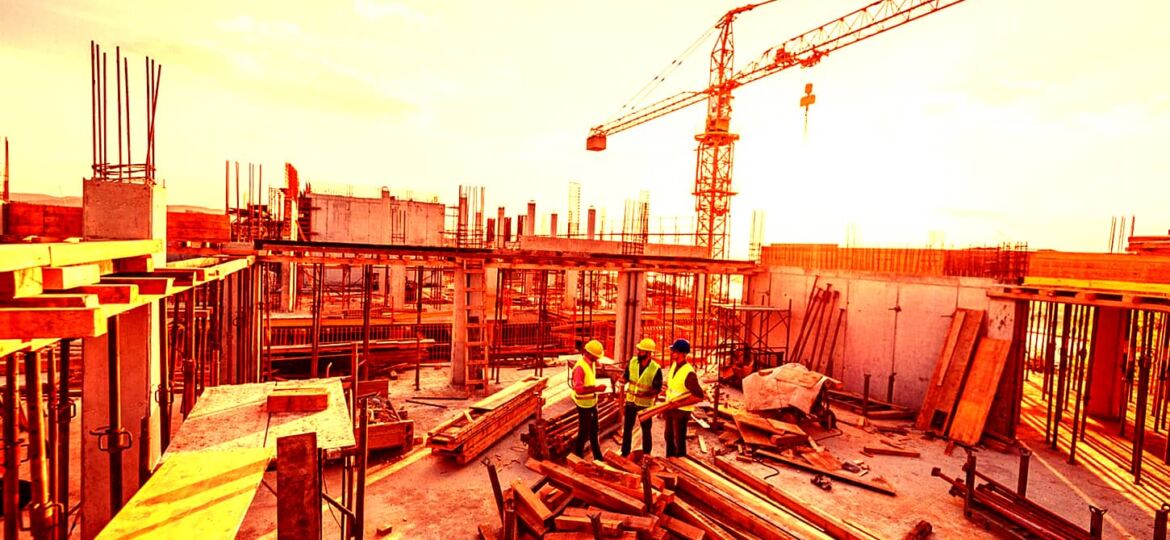 Investors-and-contractors-on-construction-site-1042342584_2122x1416-1536x1025